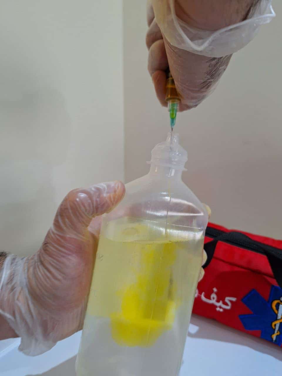 تزریق آمپول به سرم